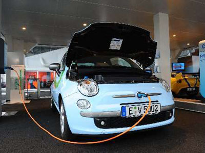 Ηλεκτρικά τα Fiat 500 και Abarth Convertible